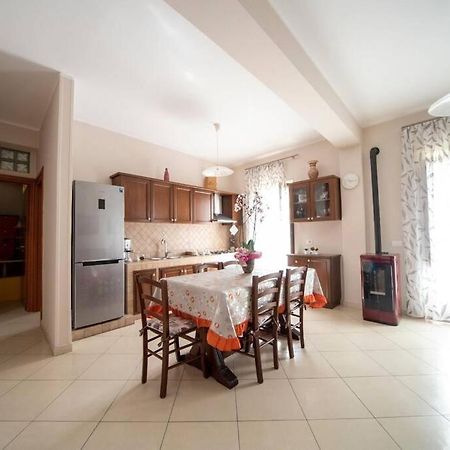 Casa Vacanze Il Fischio Del Vento Zafferana Etnea Ngoại thất bức ảnh