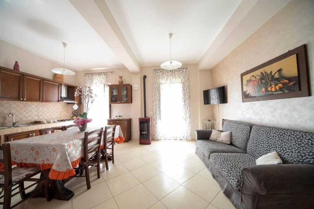 Casa Vacanze Il Fischio Del Vento Zafferana Etnea Ngoại thất bức ảnh